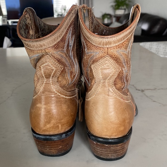 Western style ankle boots. - Picture 6 of 7